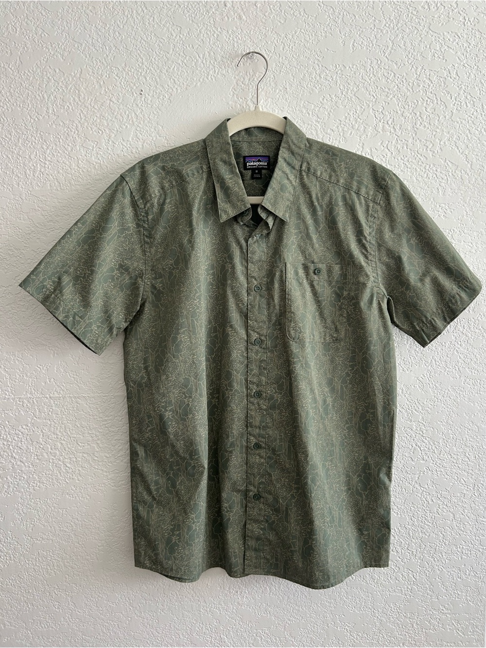 Patagonia Sage Green Abstract Print Cotton Blend Short Sleeve Button Up Shirt